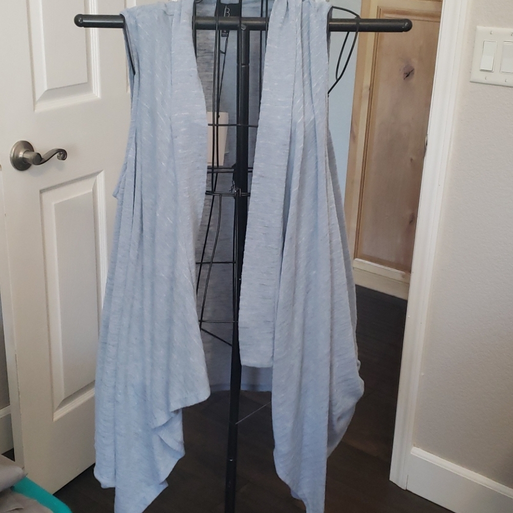 Sleeveless shrug